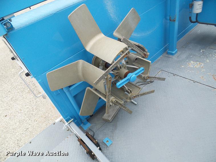 image for item DF7152 2010 Smith utility bed truck