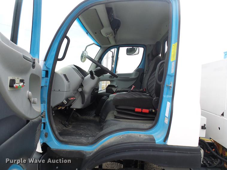 image for item DF7152 2010 Smith utility bed truck