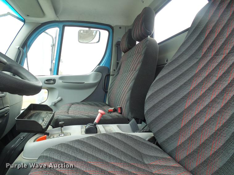 image for item DF7152 2010 Smith utility bed truck