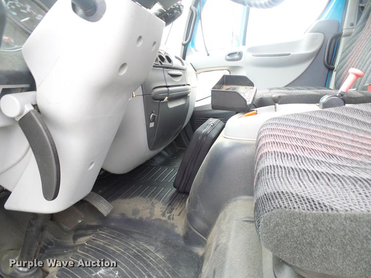 image for item DF7152 2010 Smith utility bed truck