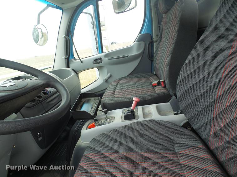 image for item DF7152 2010 Smith utility bed truck