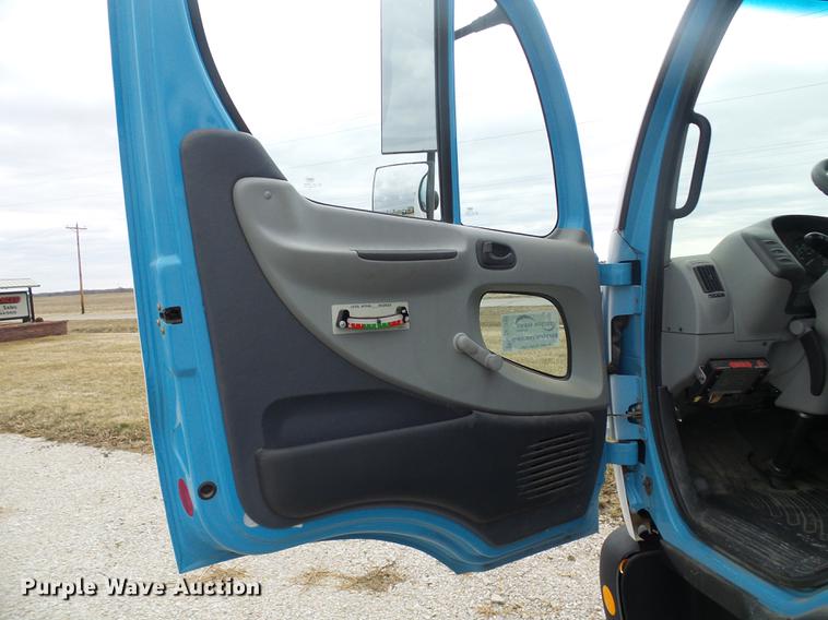 image for item DF7152 2010 Smith utility bed truck