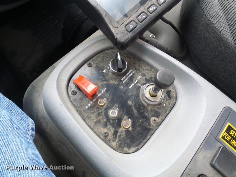 image for item DF7152 2010 Smith utility bed truck