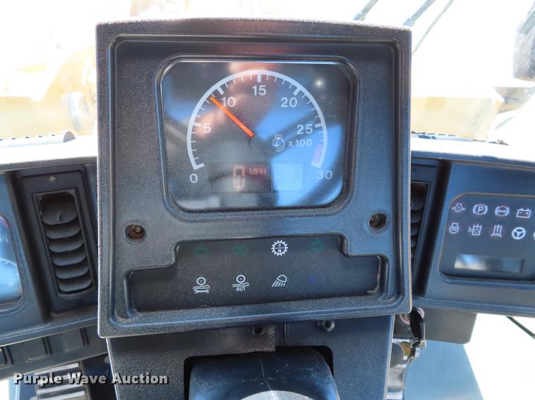 image for item DF7672 2002 Caterpillar 962G wheel loader