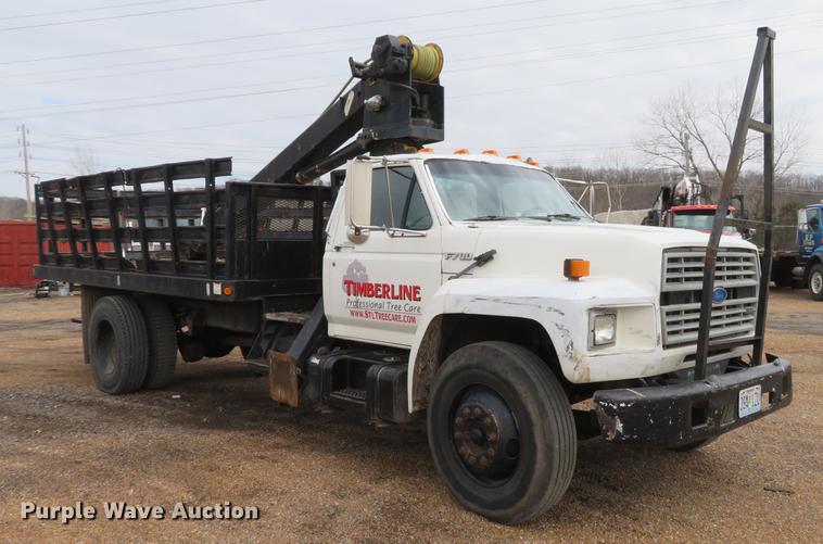 image for item DG3898 1992 Ford F700 flatbed truck with crane