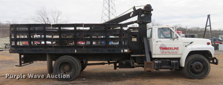 image for item DG3898 1992 Ford F700 flatbed truck with crane