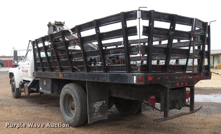 image for item DG3898 1992 Ford F700 flatbed truck with crane