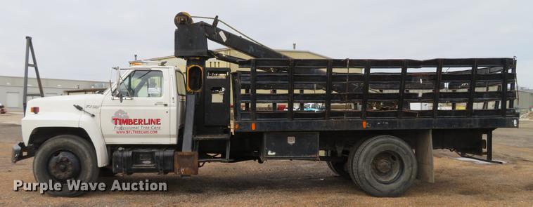 image for item DG3898 1992 Ford F700 flatbed truck with crane