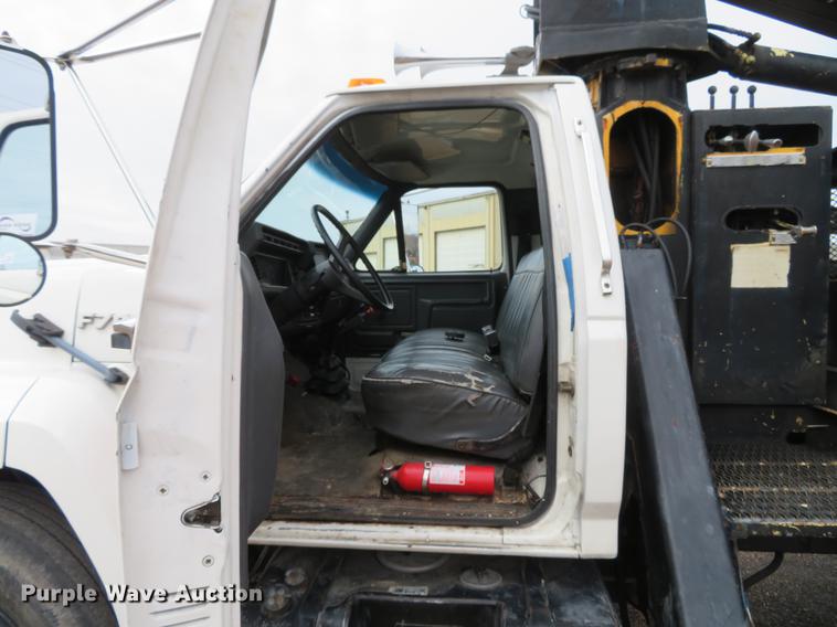 image for item DG3898 1992 Ford F700 flatbed truck with crane