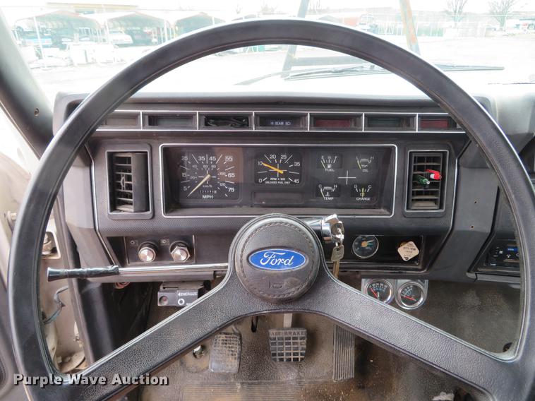 image for item DG3898 1992 Ford F700 flatbed truck with crane