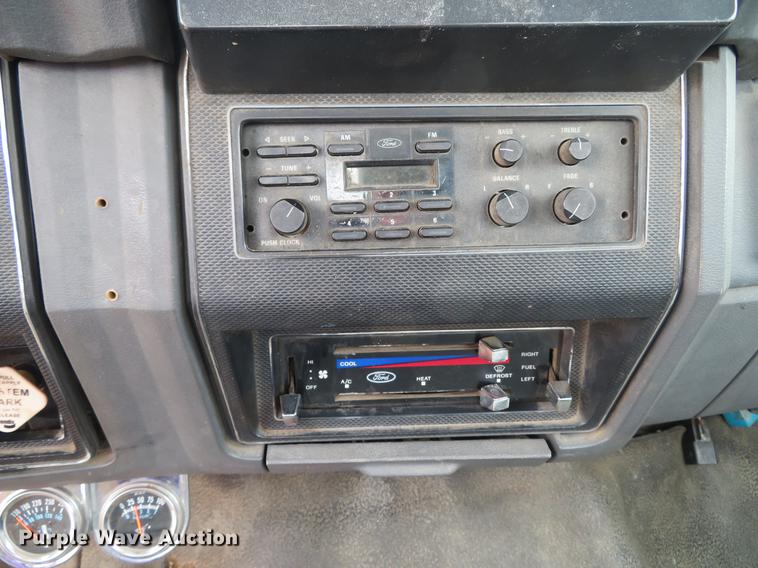 image for item DG3898 1992 Ford F700 flatbed truck with crane