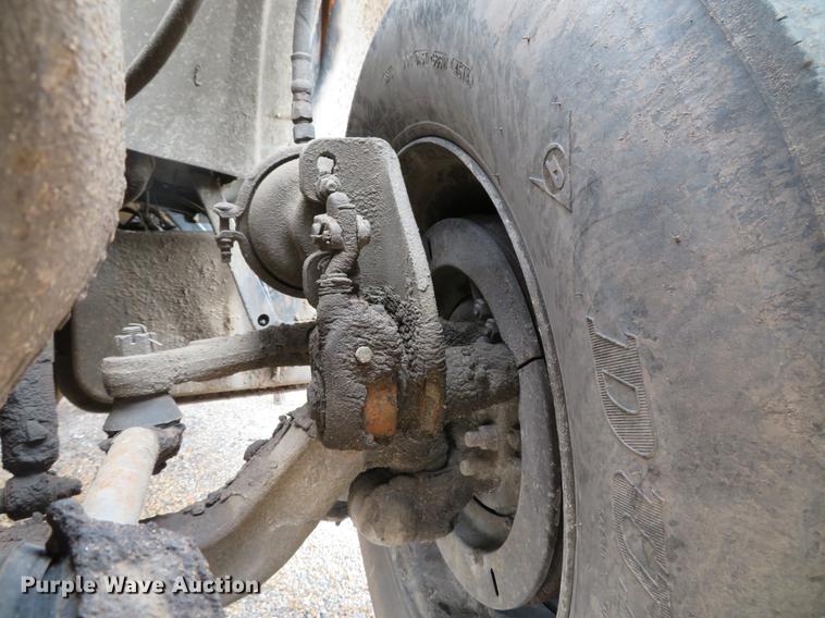 image for item DG3898 1992 Ford F700 flatbed truck with crane