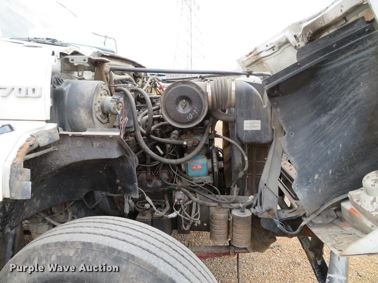 image for item DG3898 1992 Ford F700 flatbed truck with crane