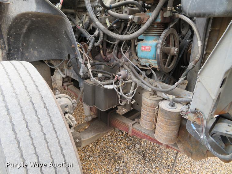 image for item DG3898 1992 Ford F700 flatbed truck with crane