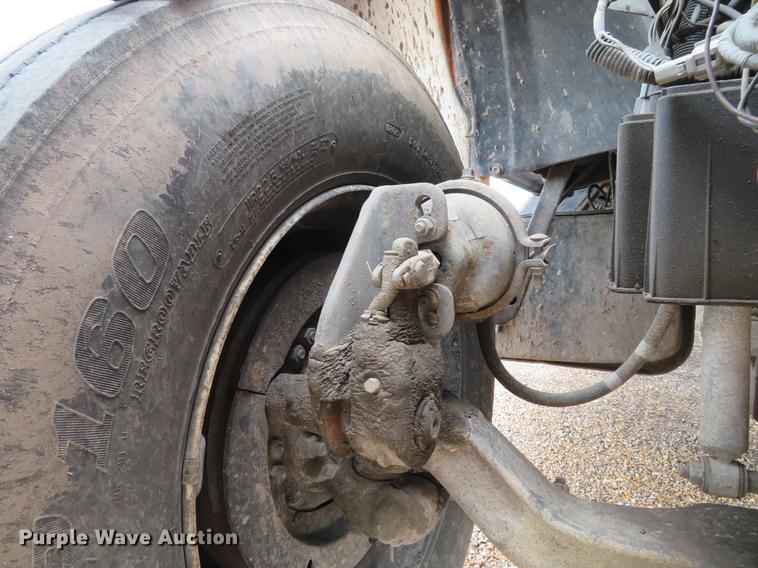 image for item DG3898 1992 Ford F700 flatbed truck with crane