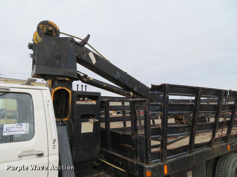 image for item DG3898 1992 Ford F700 flatbed truck with crane