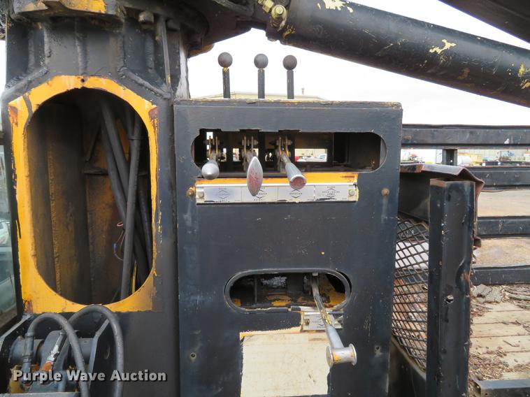 image for item DG3898 1992 Ford F700 flatbed truck with crane