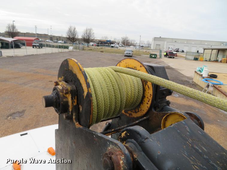 image for item DG3898 1992 Ford F700 flatbed truck with crane