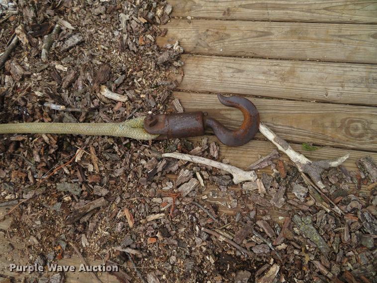 image for item DG3898 1992 Ford F700 flatbed truck with crane