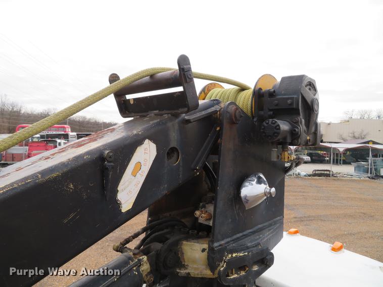 image for item DG3898 1992 Ford F700 flatbed truck with crane