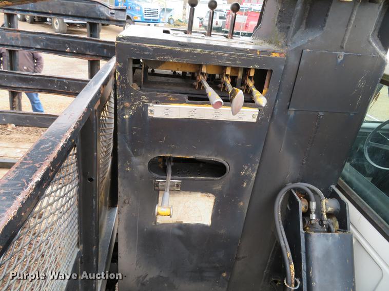 image for item DG3898 1992 Ford F700 flatbed truck with crane