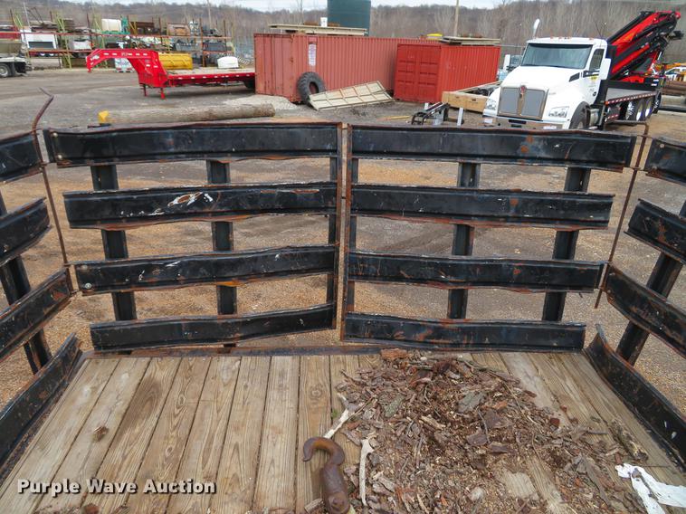 image for item DG3898 1992 Ford F700 flatbed truck with crane