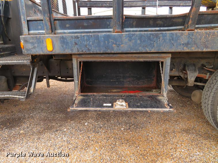 image for item DG3898 1992 Ford F700 flatbed truck with crane