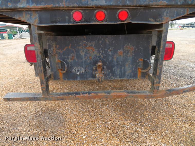 image for item DG3898 1992 Ford F700 flatbed truck with crane