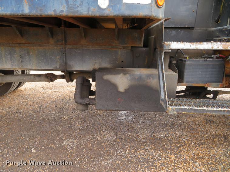 image for item DG3898 1992 Ford F700 flatbed truck with crane