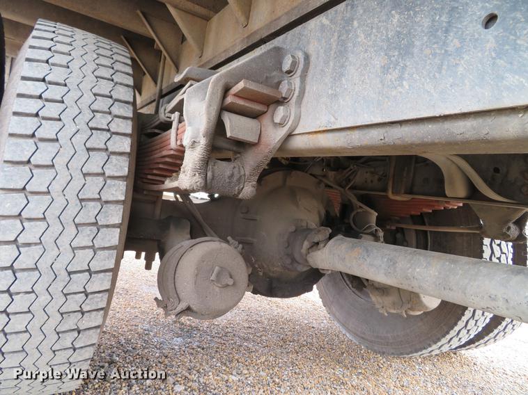 image for item DG3898 1992 Ford F700 flatbed truck with crane