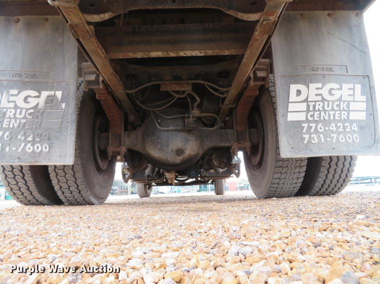 image for item DG3898 1992 Ford F700 flatbed truck with crane