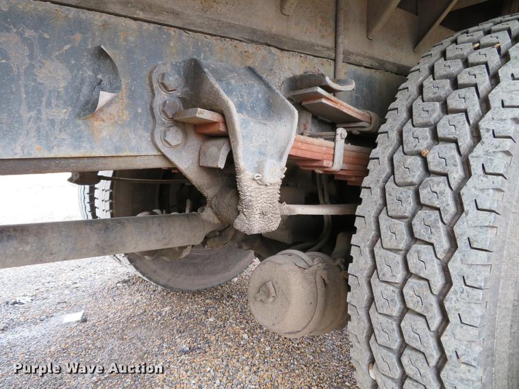 image for item DG3898 1992 Ford F700 flatbed truck with crane