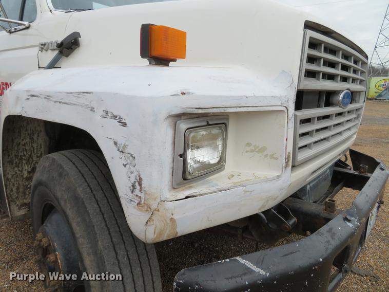 image for item DG3898 1992 Ford F700 flatbed truck with crane