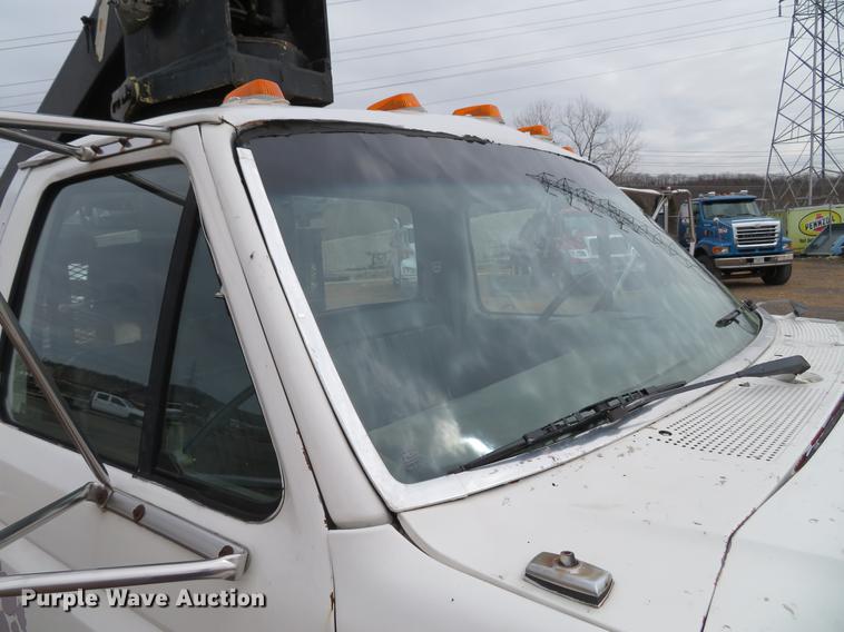 image for item DG3898 1992 Ford F700 flatbed truck with crane