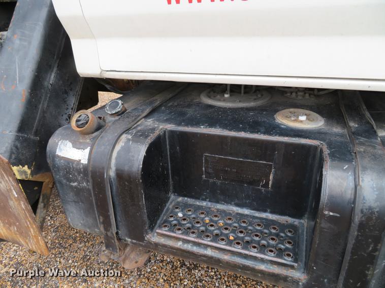 image for item DG3898 1992 Ford F700 flatbed truck with crane