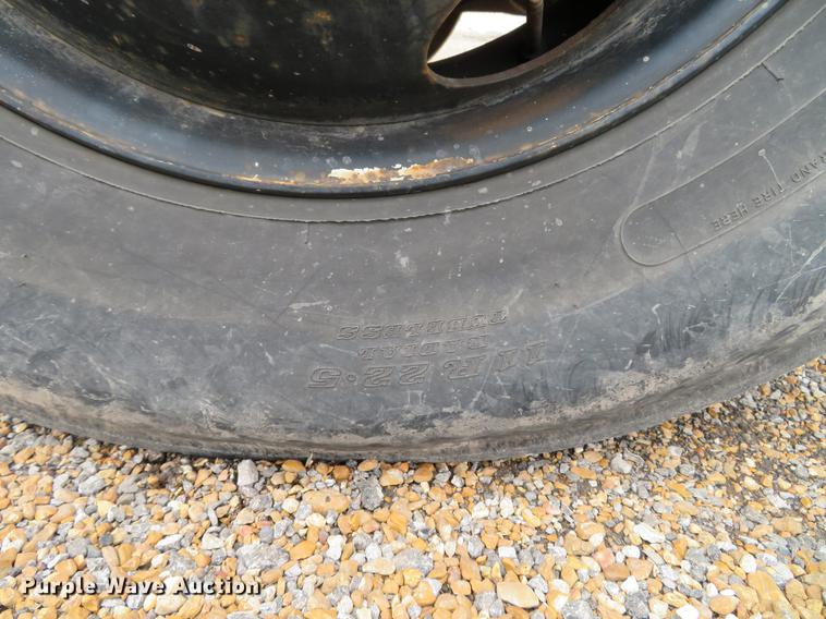 image for item DG3898 1992 Ford F700 flatbed truck with crane