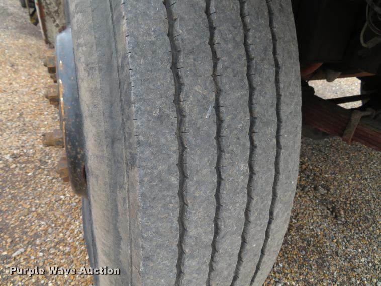 image for item DG3898 1992 Ford F700 flatbed truck with crane