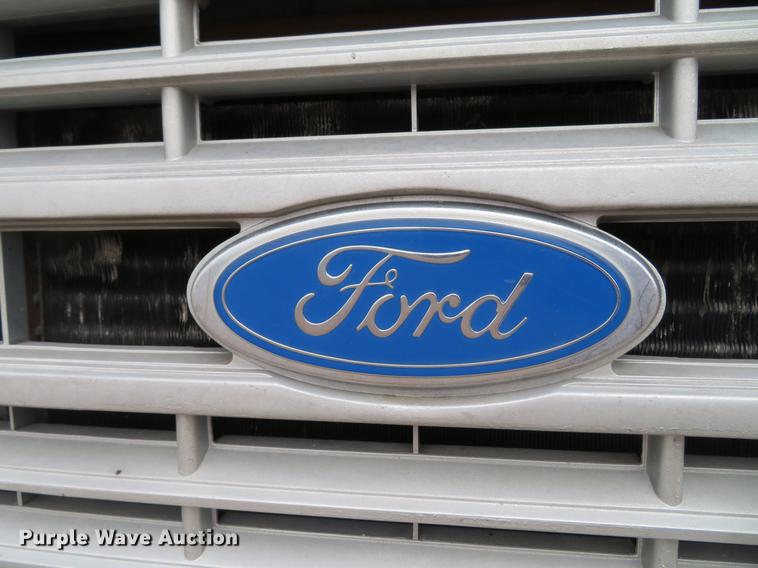 image for item DG3898 1992 Ford F700 flatbed truck with crane