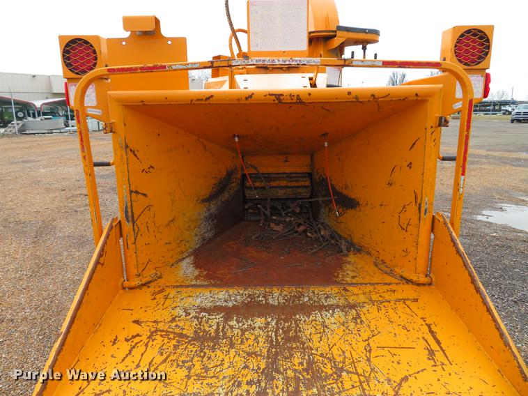 image for item DG3899 2007 Brush Bandit 200XP wood chipper