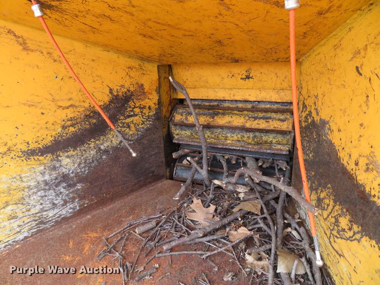 image for item DG3899 2007 Brush Bandit 200XP wood chipper