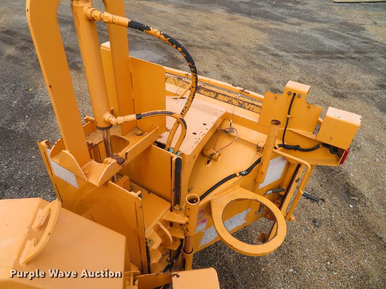 image for item DG3899 2007 Brush Bandit 200XP wood chipper