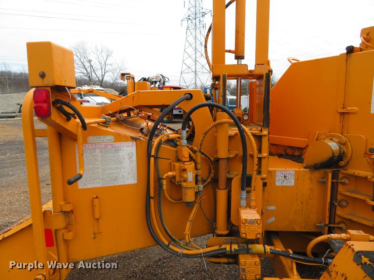 image for item DG3899 2007 Brush Bandit 200XP wood chipper