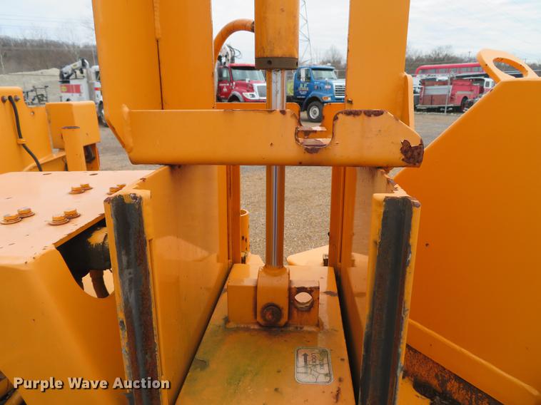 image for item DG3899 2007 Brush Bandit 200XP wood chipper