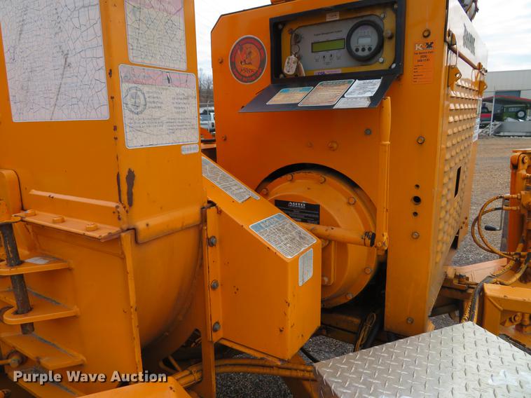 image for item DG3899 2007 Brush Bandit 200XP wood chipper