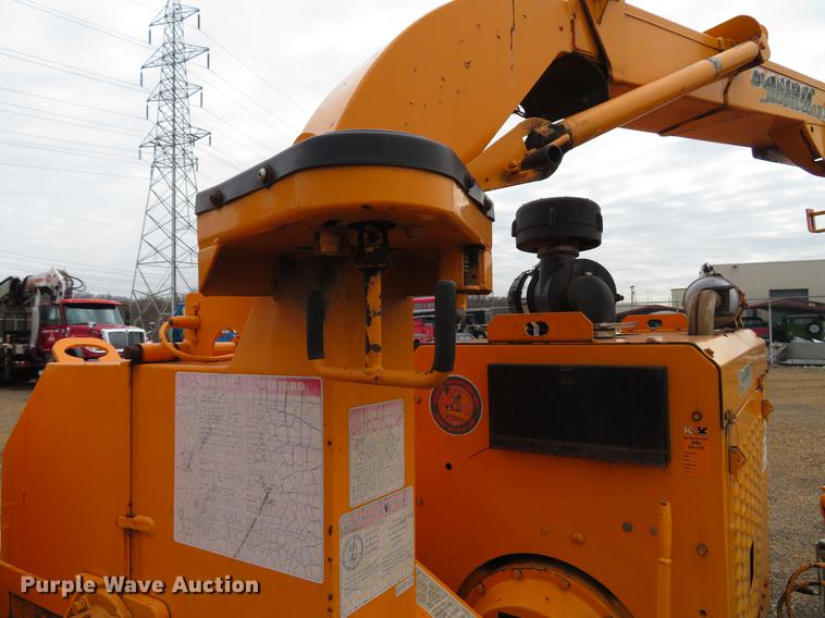 image for item DG3899 2007 Brush Bandit 200XP wood chipper