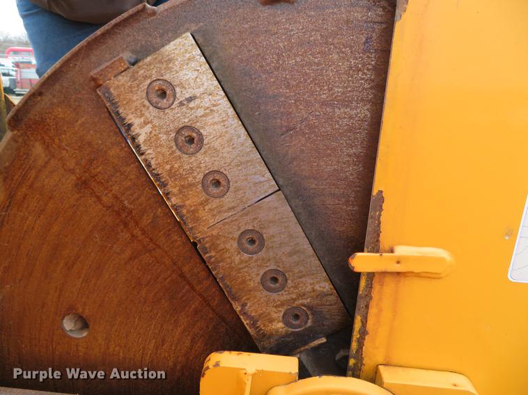 image for item DG3899 2007 Brush Bandit 200XP wood chipper