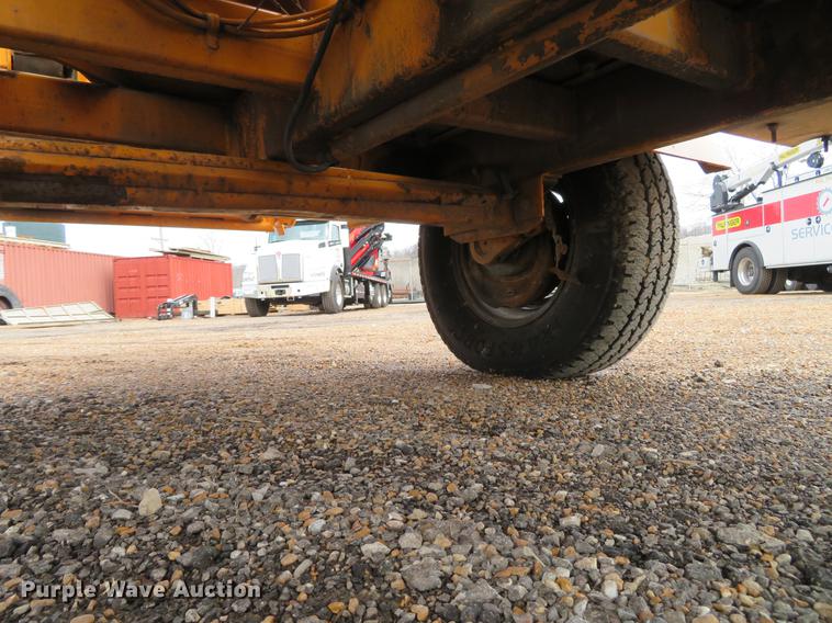 image for item DG3899 2007 Brush Bandit 200XP wood chipper