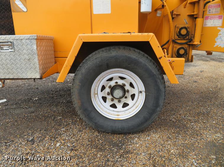 image for item DG3899 2007 Brush Bandit 200XP wood chipper