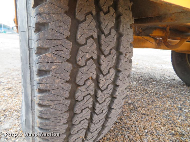 image for item DG3899 2007 Brush Bandit 200XP wood chipper