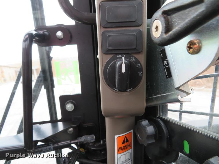 image for item DG3901 2014 Case SV250 skid steer